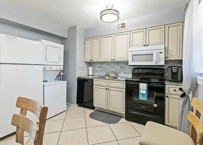 Holiday home 2br W Pool Access And Walk To Hangout *