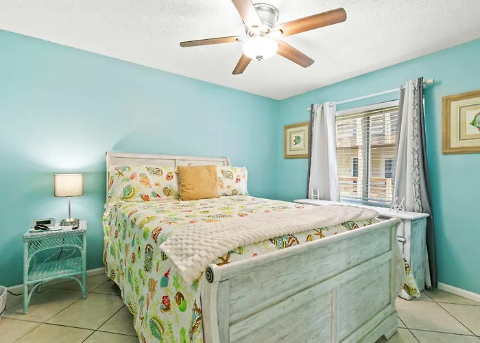 2br W Pool Access And Walk To Hangout