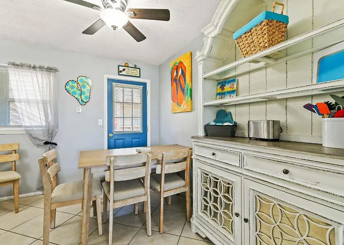 2br W Pool Access And Walk To Hangout *