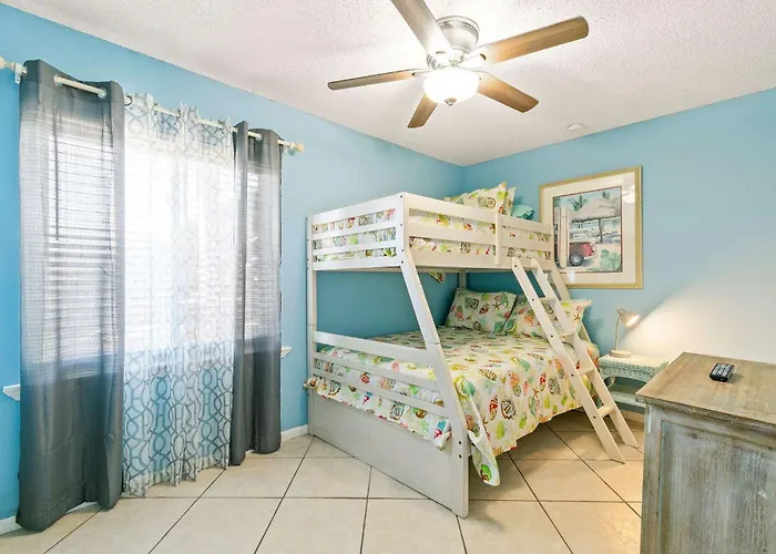 2br W Pool Access And Walk To Hangout