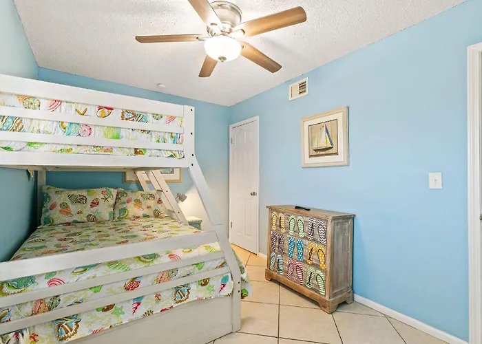 2br W Pool Access And Walk To Hangout Holiday home