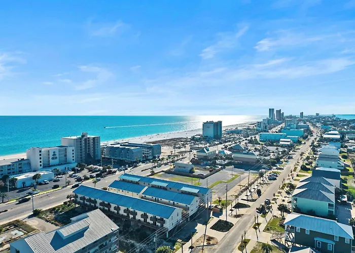 2br W Pool Access And Walk To Hangout Holiday home